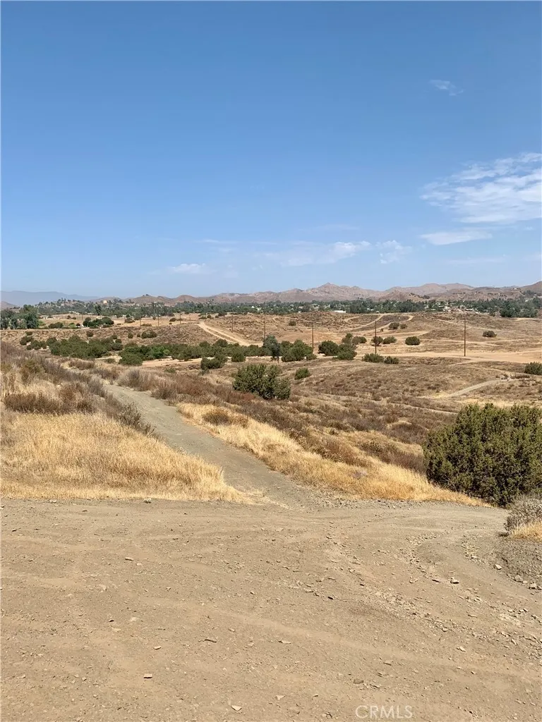Mauricio St Perris, CA 92570