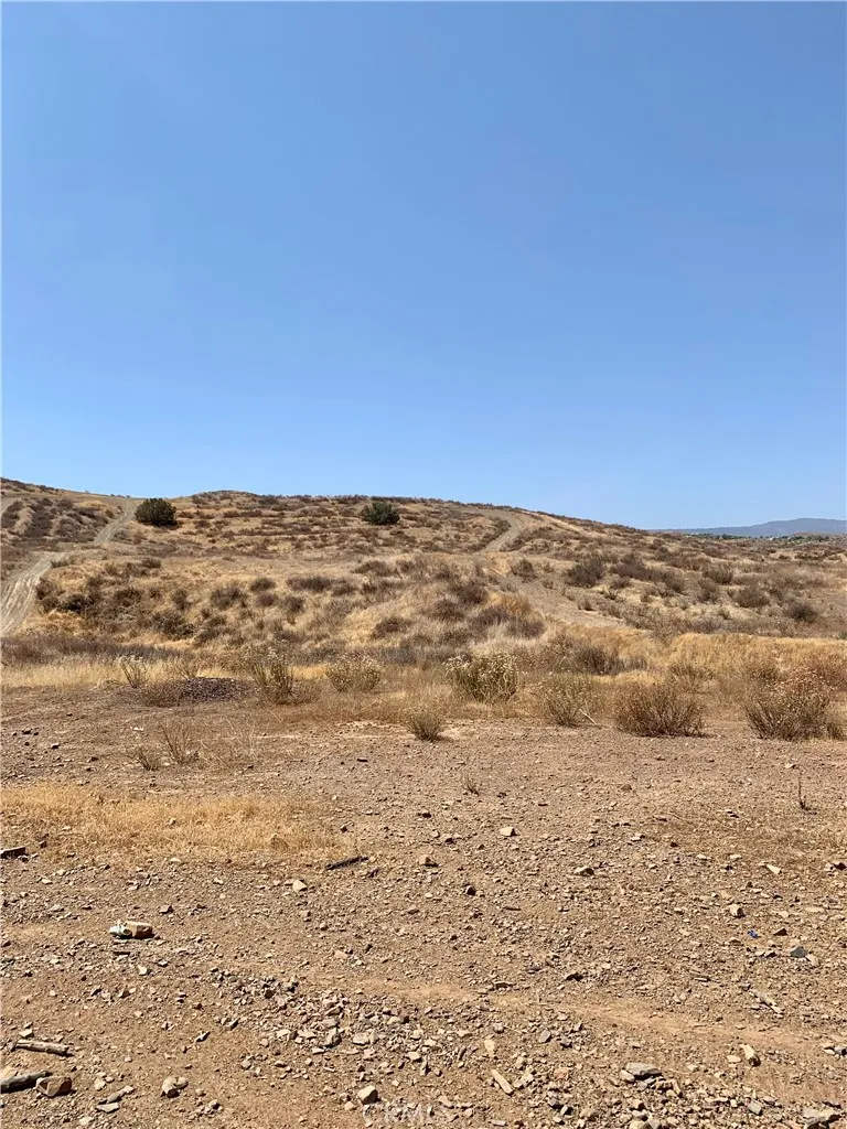Mauricio St Perris, CA 92570