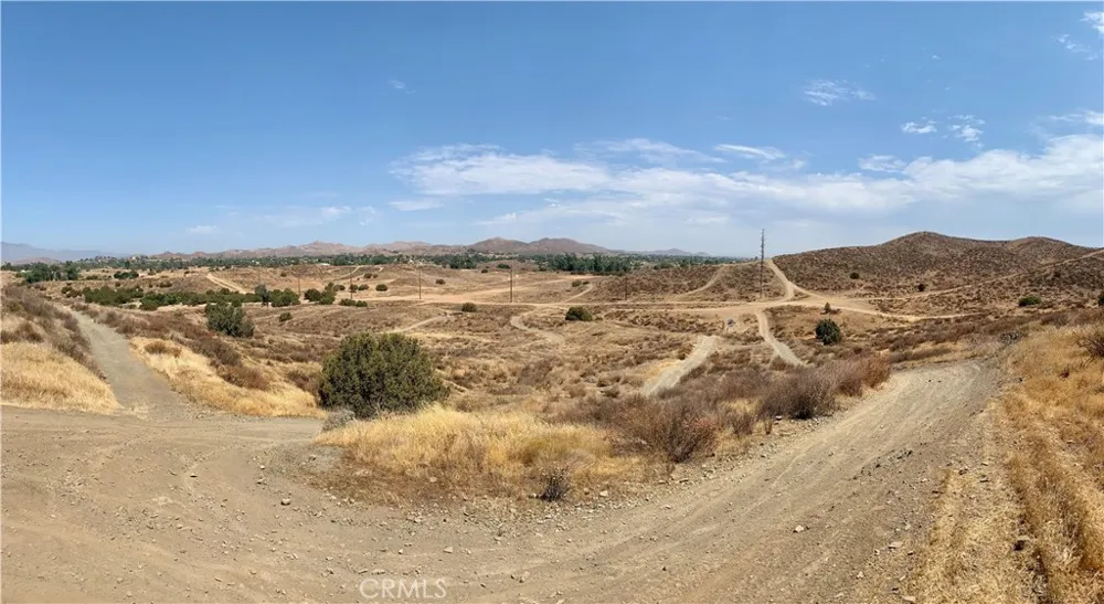 Mauricio St Perris, CA 92570