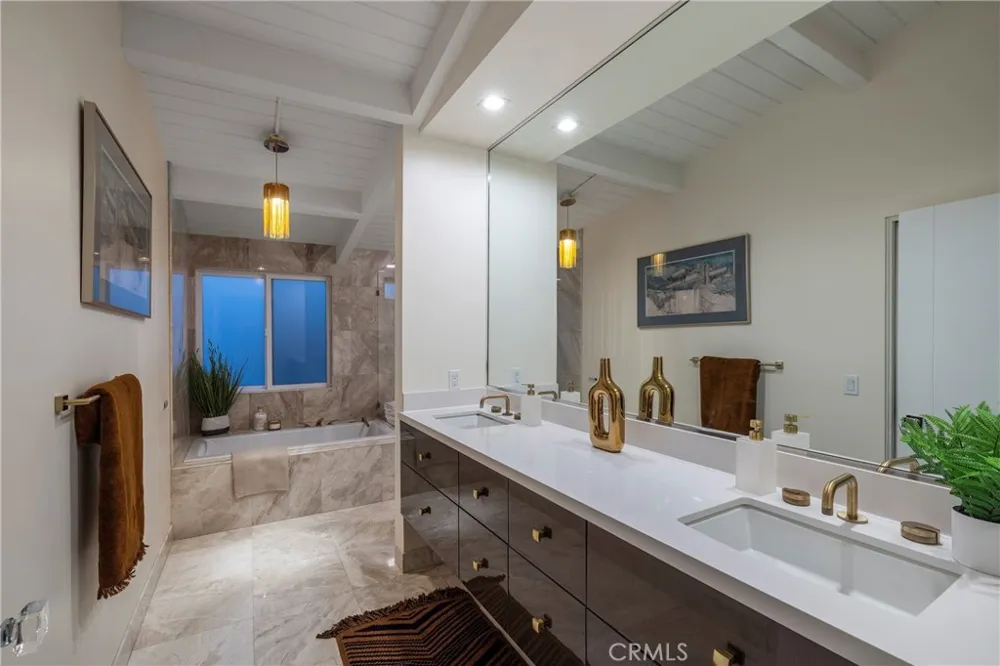 10 66th Place Long Beach, CA 90803
