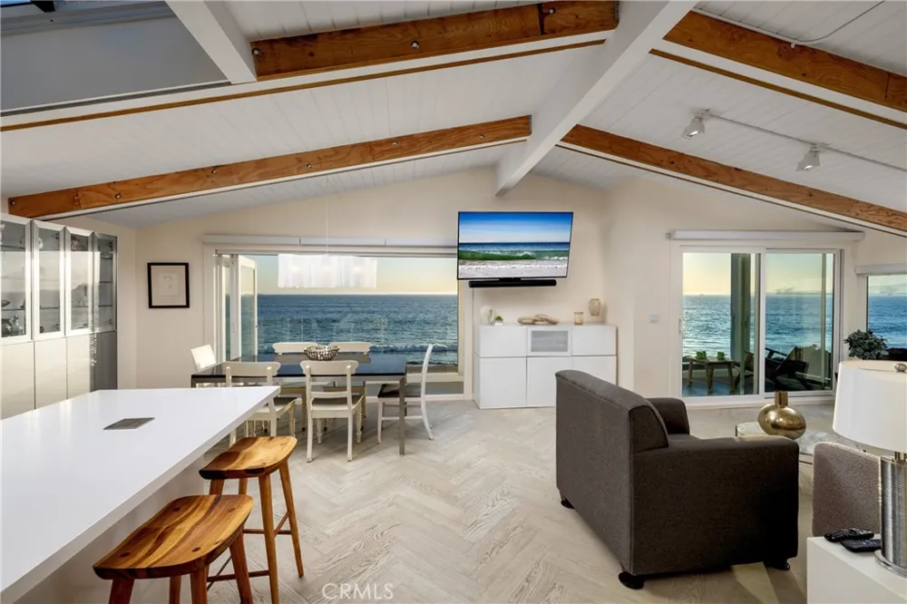10 66th Place Long Beach, CA 90803