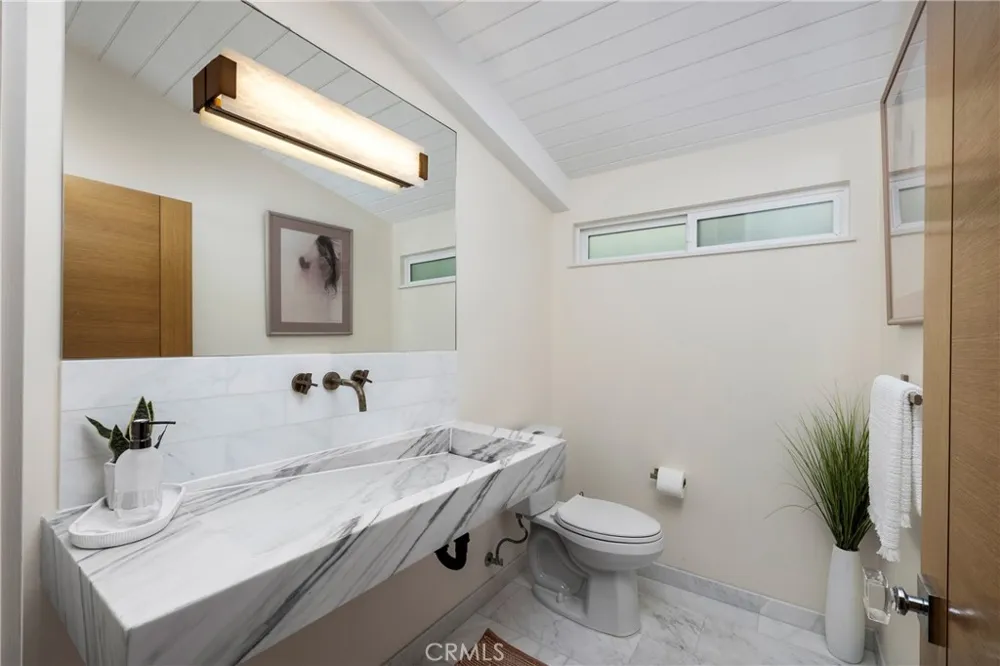 10 66th Place Long Beach, CA 90803