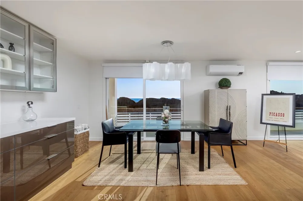 10 66th Place Long Beach, CA 90803