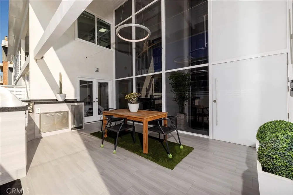 10 66th Place Long Beach, CA 90803