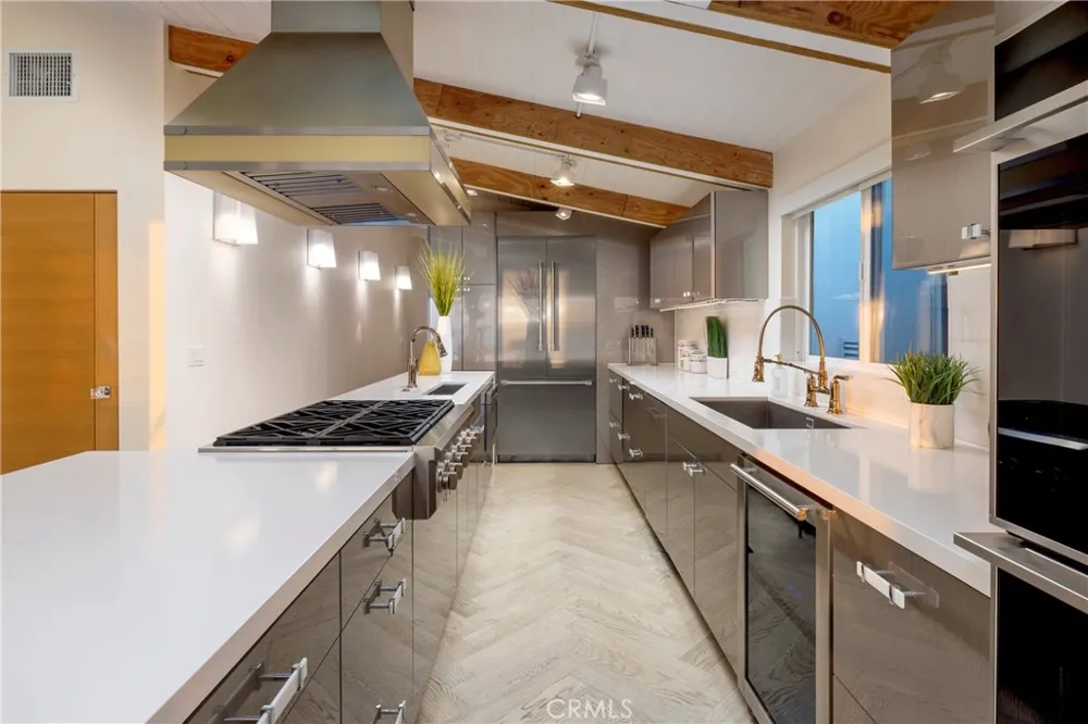 10 66th Place Long Beach, CA 90803