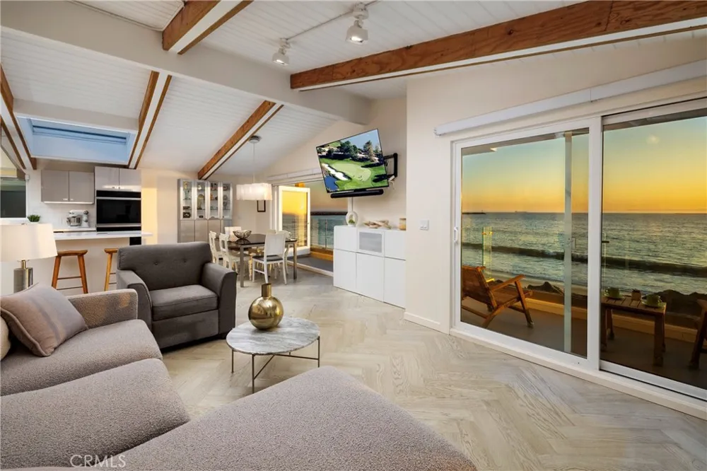 10 66th Place Long Beach, CA 90803