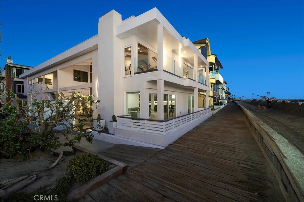 10 66th Place Long Beach, CA 90803