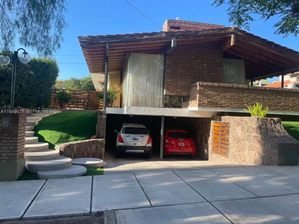 706 Cerro Leon Negro Mendoza,Argentina Other Country - Not In USA, M 5500