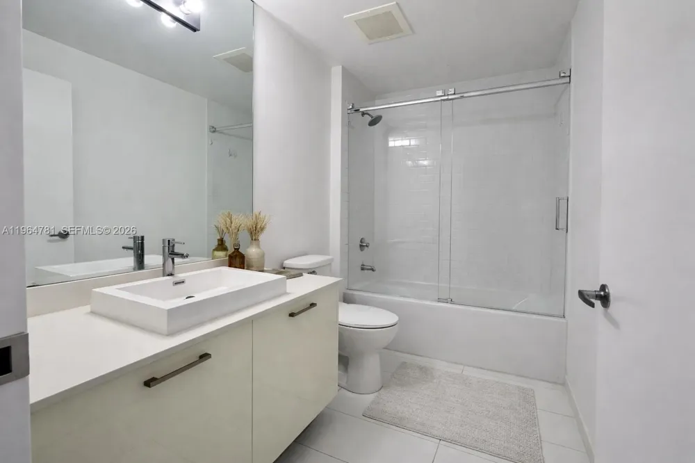 151 SE 1st St #1501 Miami, FL 33131