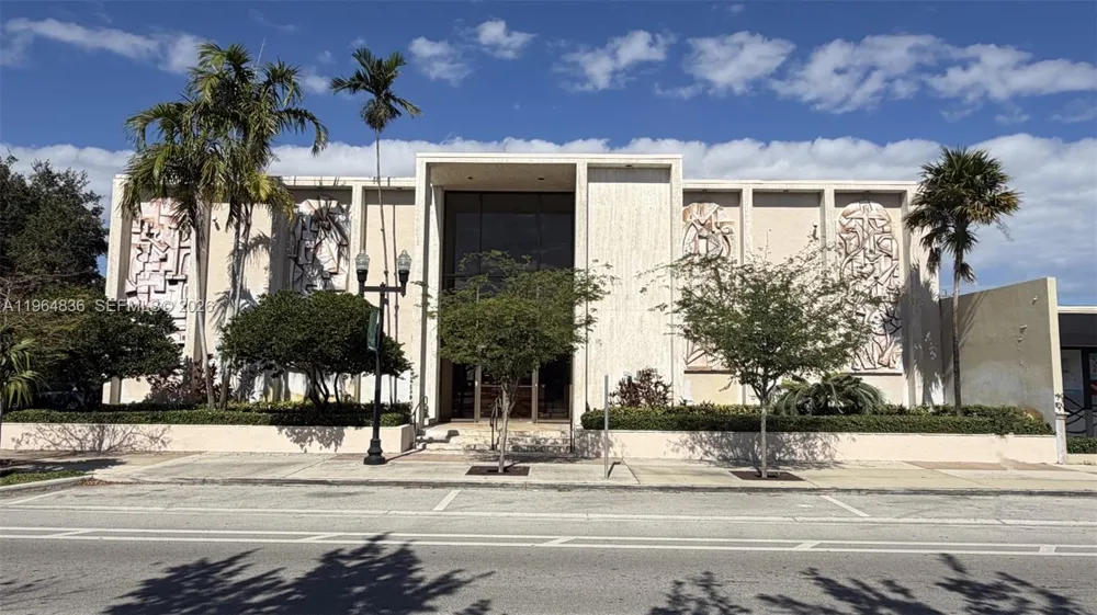 2435 Hollywood Blvd Hollywood, FL 33020