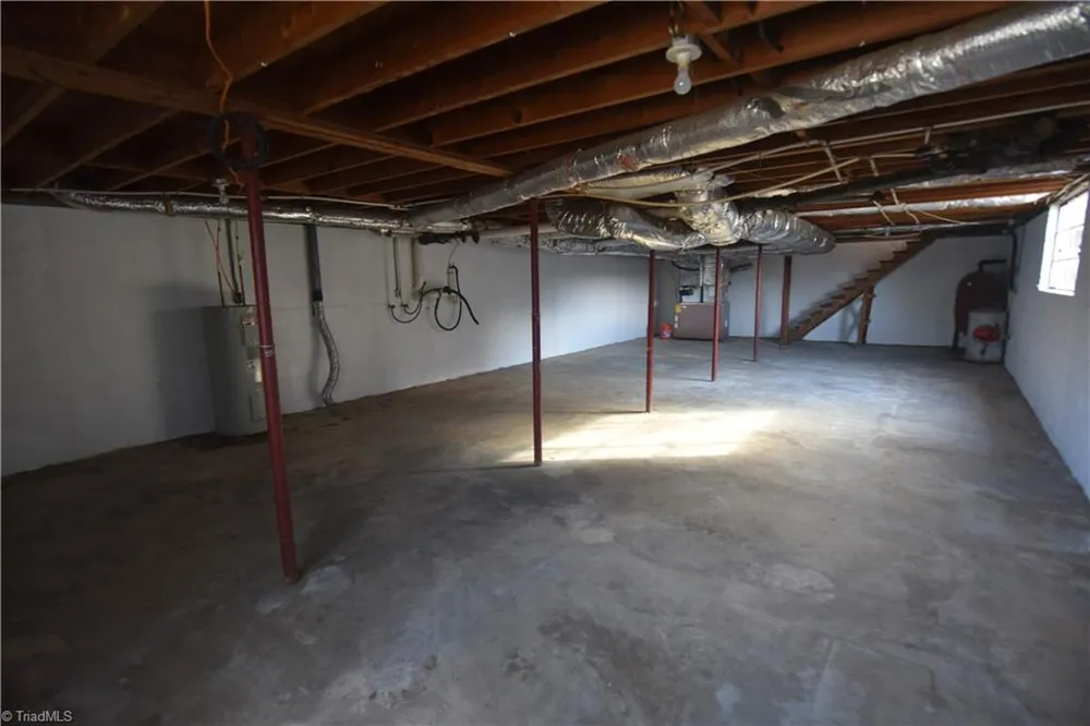 3808 Cash Drive Winston-Salem, NC 27107