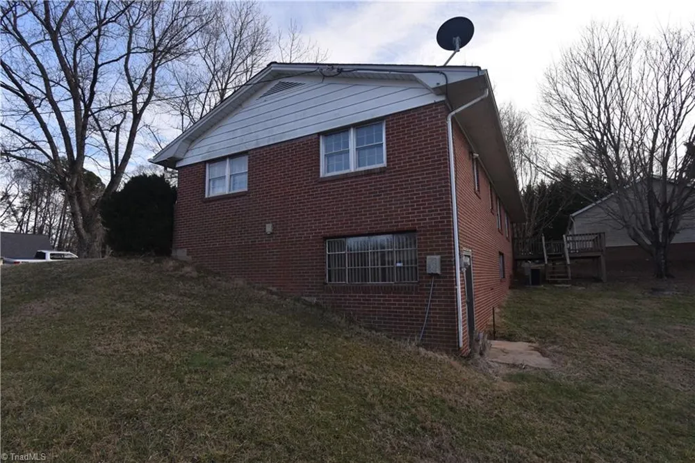 3808 Cash Drive Winston-Salem, NC 27107
