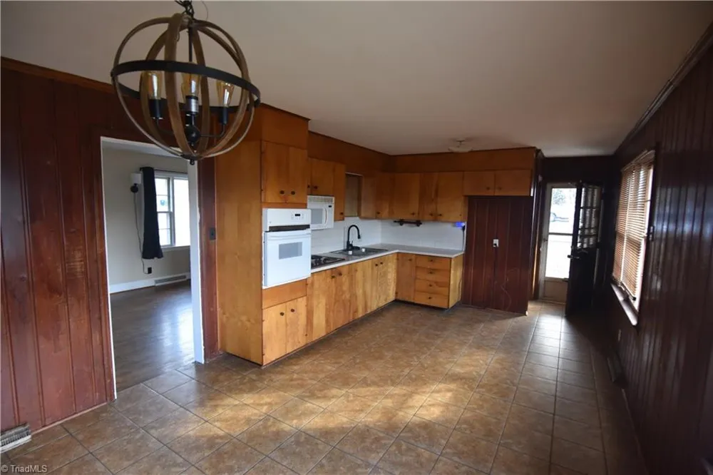 3808 Cash Drive Winston-Salem, NC 27107