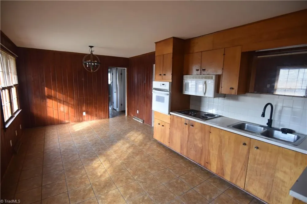 3808 Cash Drive Winston-Salem, NC 27107