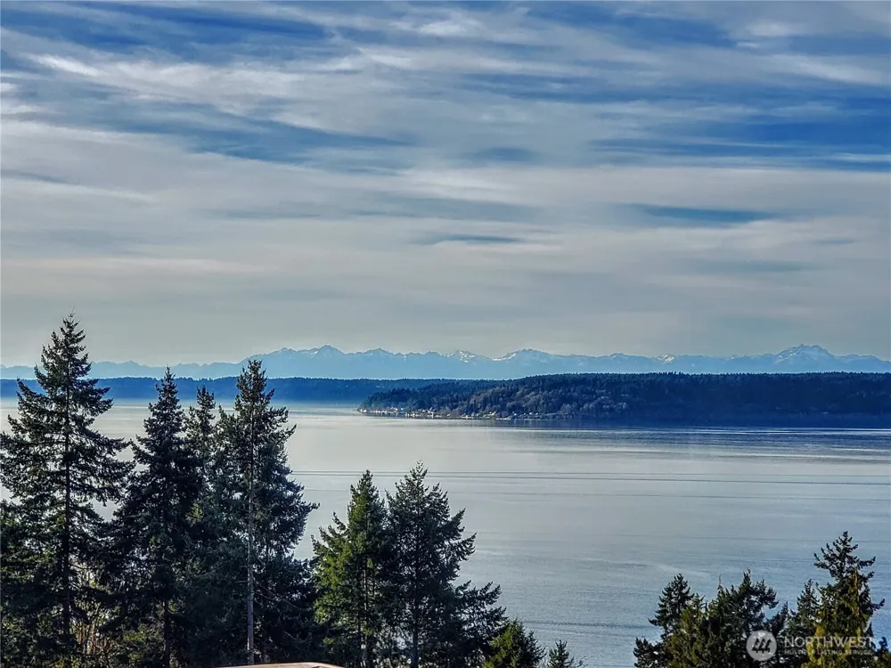 5737 Overlook Avenue NE