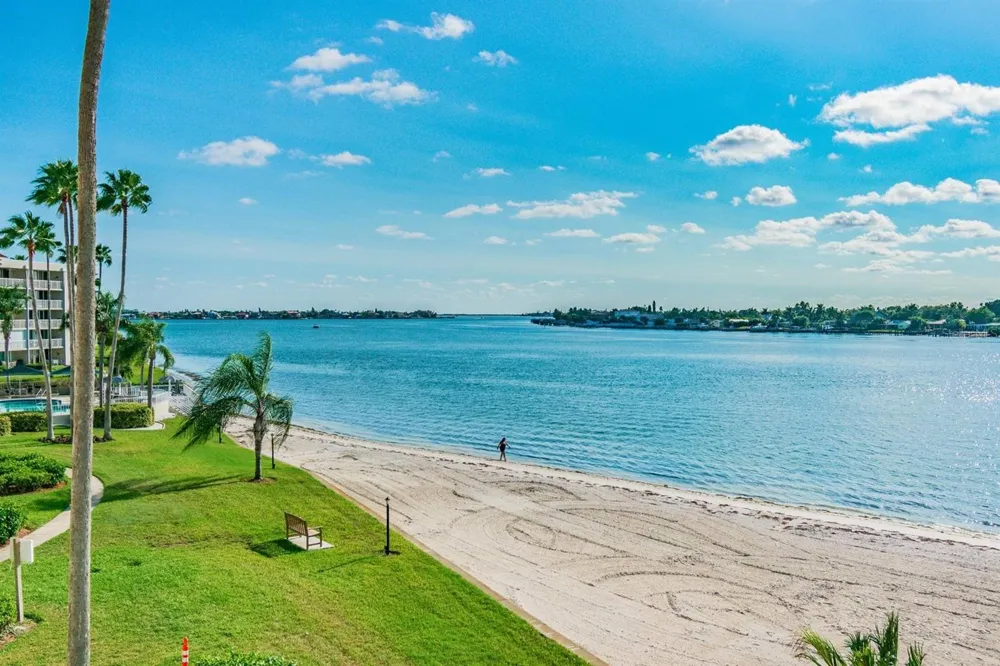5701 BAHIA DEL MAR CIRCLE #403 St Petersburg, FL 33715