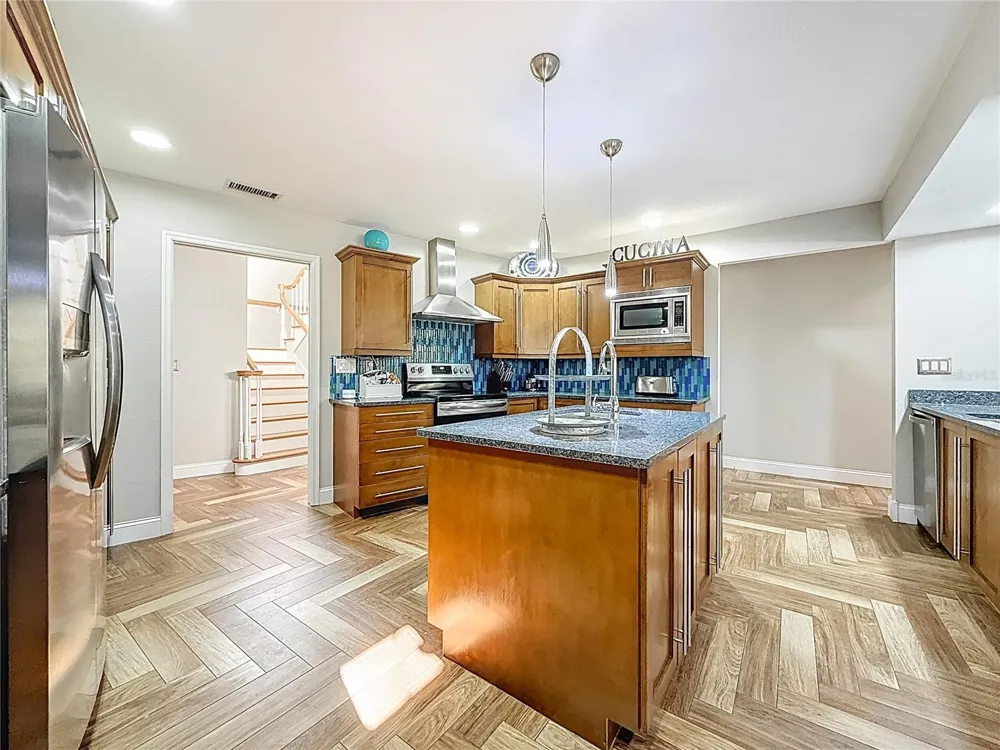 50 WILLOWOOD LANE Oldsmar, FL 34677