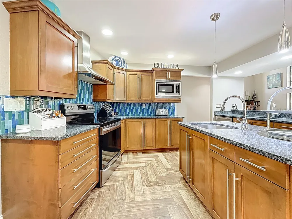 50 WILLOWOOD LANE Oldsmar, FL 34677