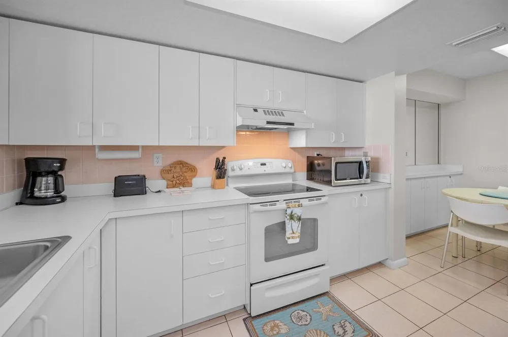 6085 BAHIA DEL MAR CIRCLE #467 St Petersburg, FL 33715