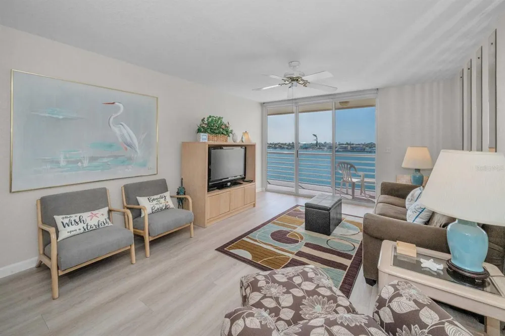 6085 BAHIA DEL MAR CIRCLE #467 St Petersburg, FL 33715
