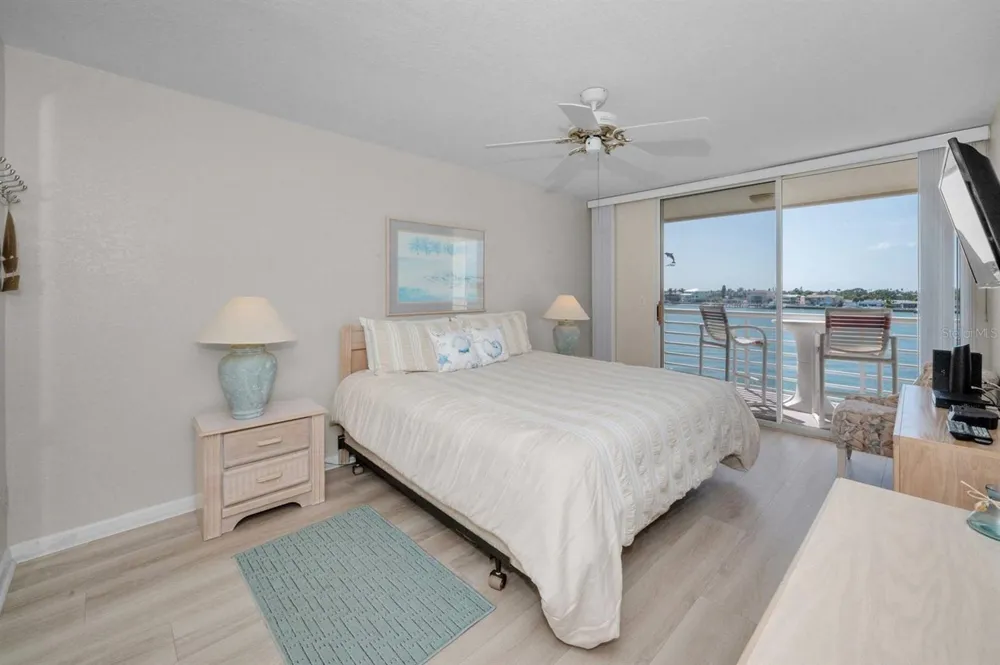 6085 BAHIA DEL MAR CIRCLE #467 St Petersburg, FL 33715