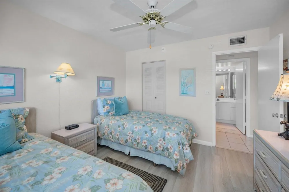 6085 BAHIA DEL MAR CIRCLE #467 St Petersburg, FL 33715