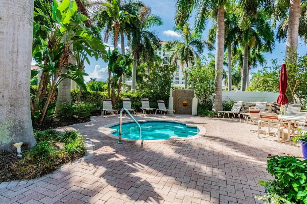 6085 BAHIA DEL MAR CIRCLE #467 St Petersburg, FL 33715