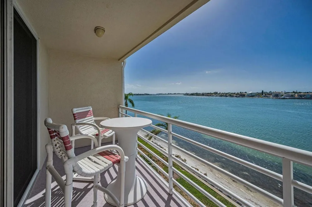 6085 BAHIA DEL MAR CIRCLE #467 St Petersburg, FL 33715