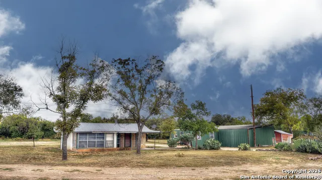201 7th Leakey, TX 78873