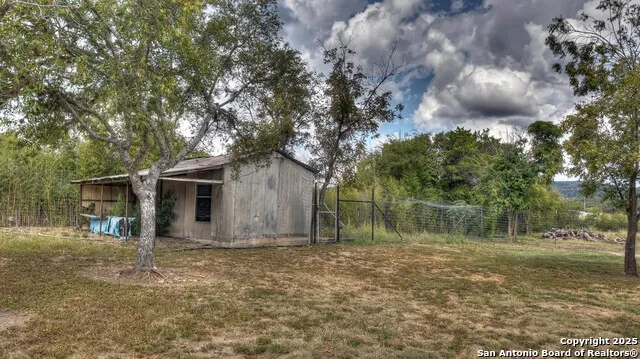 201 7th Leakey, TX 78873
