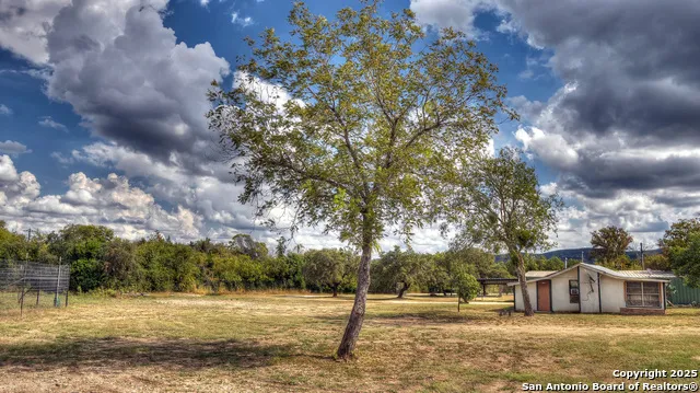 201 7th Leakey, TX 78873