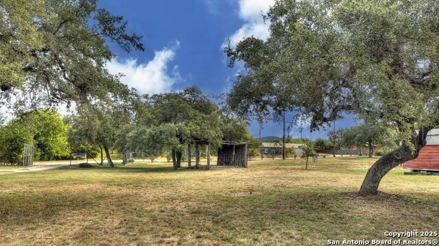 201 7th Leakey, TX 78873