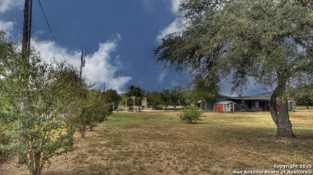 201 7th Leakey, TX 78873