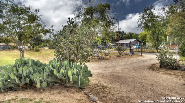 201 7th Leakey, TX 78873