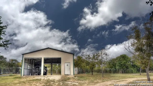 201 7th Leakey, TX 78873