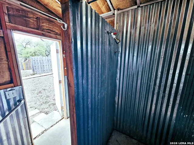 605 Lakeshore Ln Bandera, TX 78003
