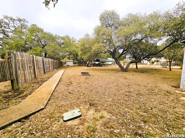 605 Lakeshore Ln Bandera, TX 78003