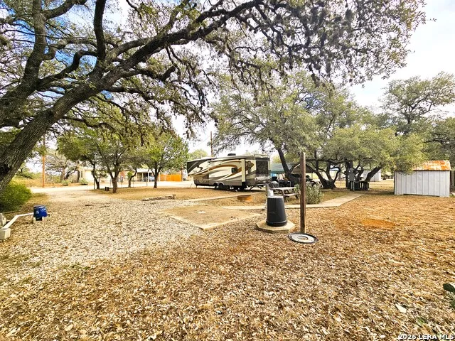 605 Lakeshore Ln Bandera, TX 78003