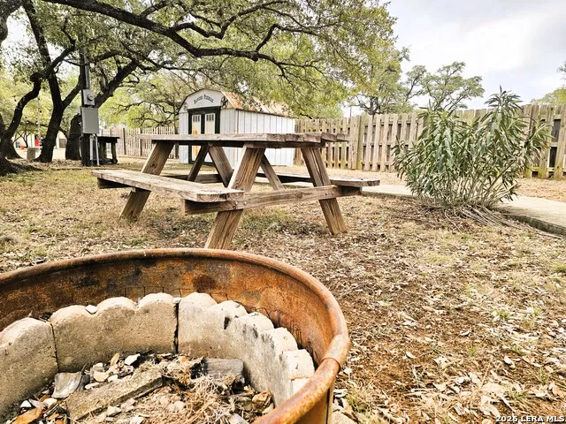 605 Lakeshore Ln Bandera, TX 78003