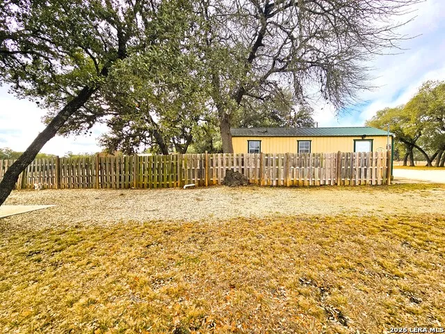605 Lakeshore Ln Bandera, TX 78003