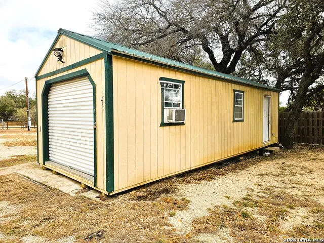 605 Lakeshore Ln Bandera, TX 78003