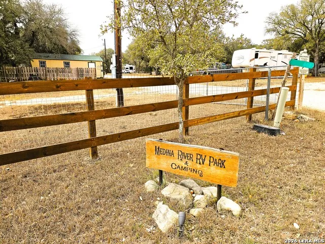 605 Lakeshore Ln Bandera, TX 78003