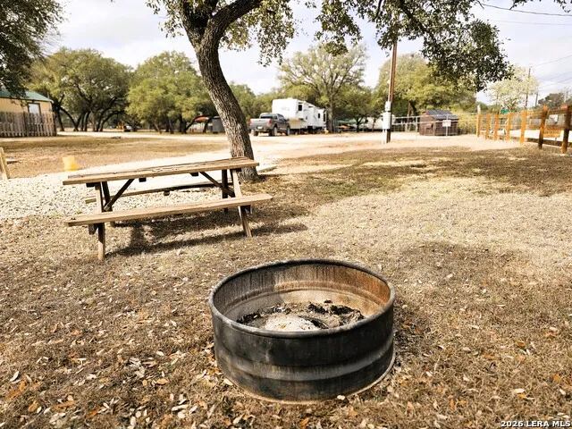 605 Lakeshore Ln Bandera, TX 78003