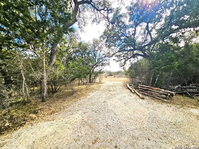 605 Lakeshore Ln Bandera, TX 78003
