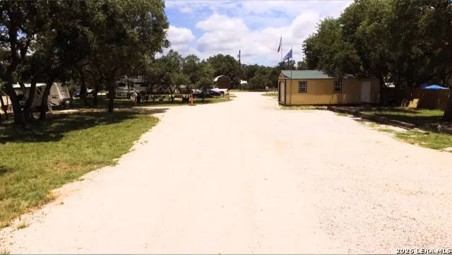 605 Lakeshore Ln Bandera, TX 78003