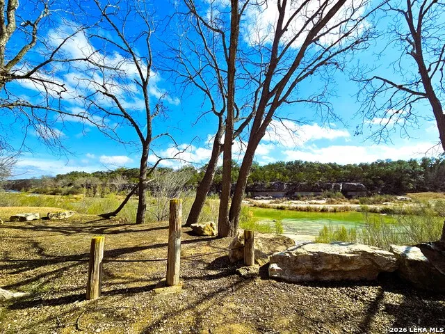 605 Lakeshore Ln Bandera, TX 78003