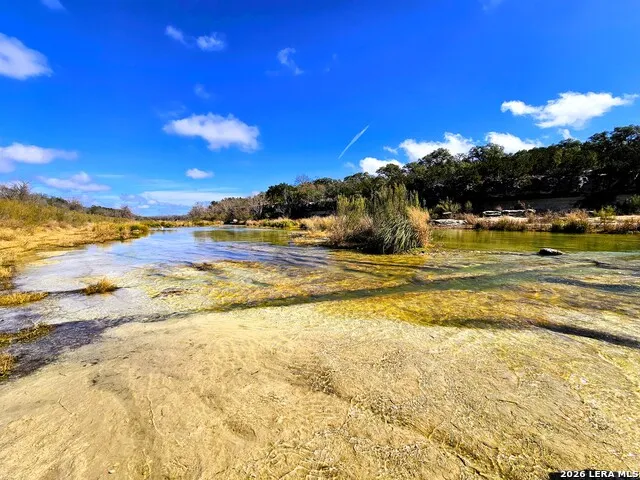 605 Lakeshore Ln Bandera, TX 78003