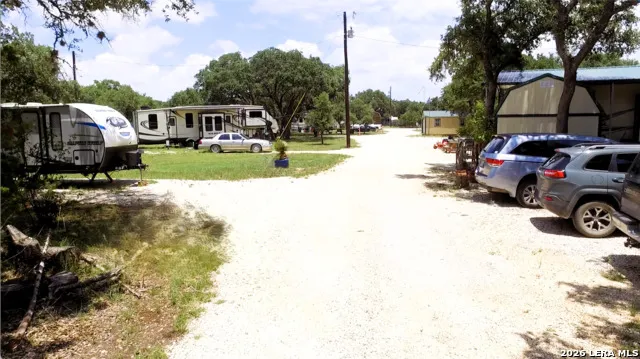 605 Lakeshore Ln Bandera, TX 78003