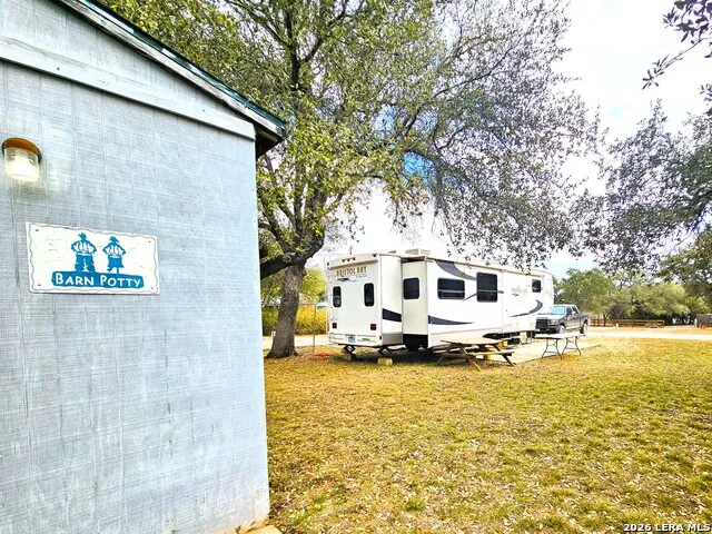 605 Lakeshore Ln Bandera, TX 78003