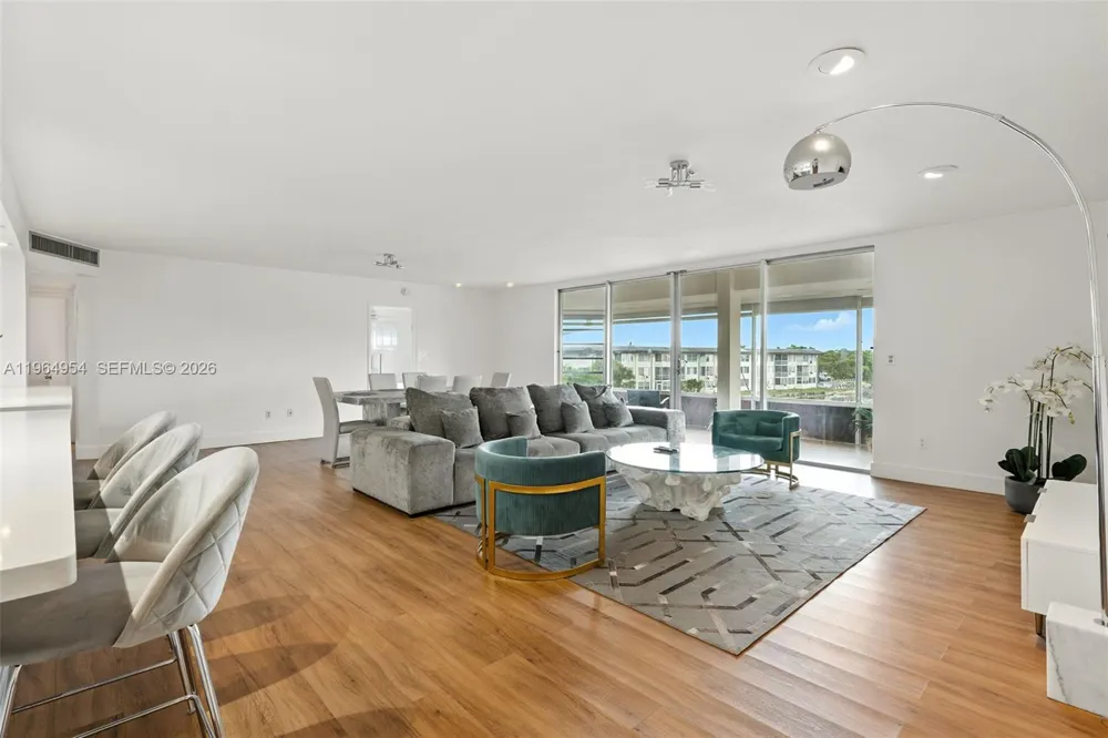 1350 NE 191st St #B307